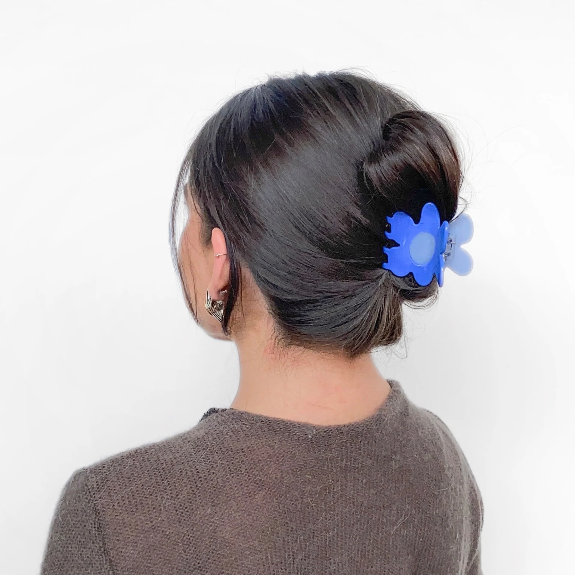 Flower Claw in Periwinkle + Blue - Image 3